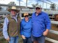 Larry Tolmie, Larry Tolmie Agency, Binnaway, catches up with Elaine Burnett and Nick Knowles, Leachdale, Wellington at the Dunedoo sale on Wednesday.