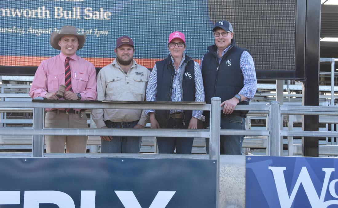 Lincoln McKinlay, Elders, with the top-priced buyer Grant Bulloch, Braidwood, alongside Lizzy and Tom Baker, Woonallee Simmentals.