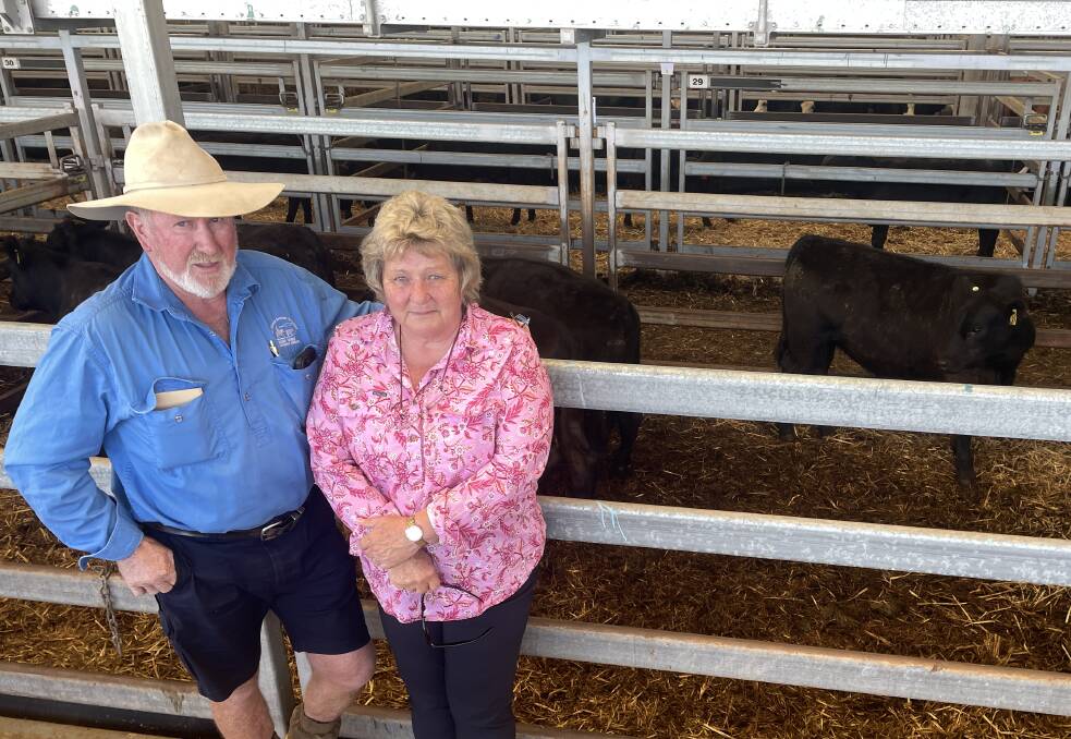 Ian and Dianne Knight, Moorwatha, sold five Angus weaner steers, 343kg, with Irelands Angus blood, for $1080 a head at Wodonga on Saturday. 