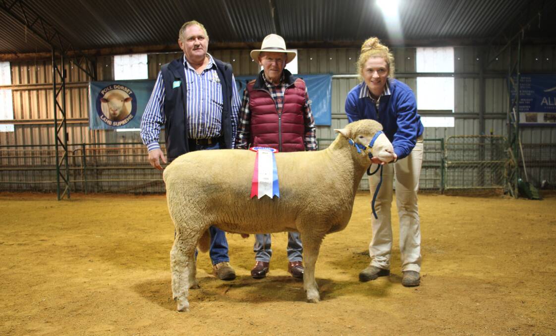 Philip and Joanna Balcombe, Cranbrook, Canowindra, with judge Wallace Binnie, Bungeet, Victoria (centre), and the grand champion ram. Picture by Alexandra Bernard. 