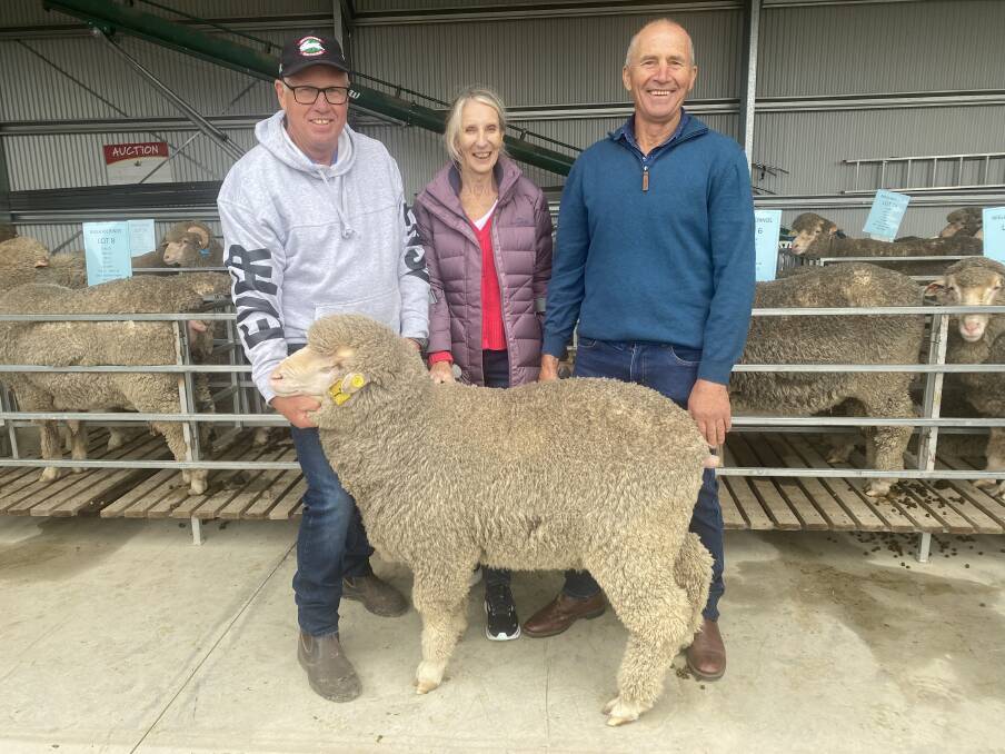 Niela Merino stud principals Tony and Dianne McGaw and buyer Brian Corby, Laggan, with the top-priced ram, which sold for $2400. Picture supplied.
