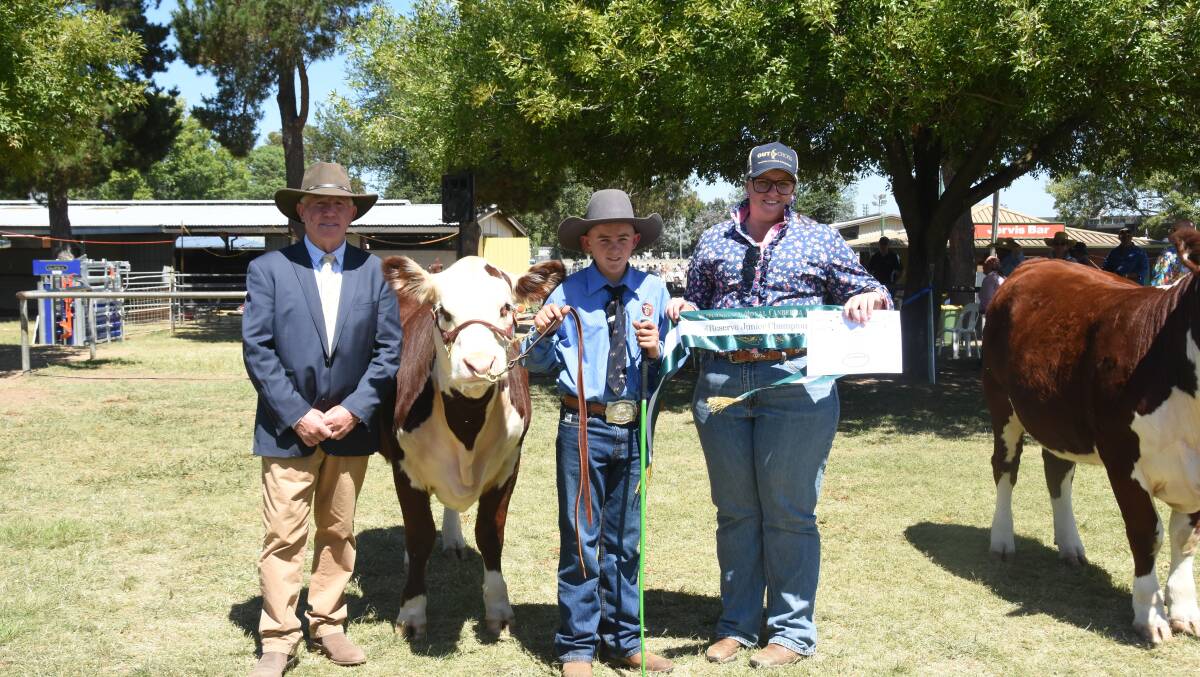Reserve champion Hereford parader Charlie Tarlinton, Bannister, alongside judge Graham Williams Thunderbird Ag, Windsor, and sponsor Emily Polsen, Southern Allbreeds Handlers Camp committee member, Yass. Photo by Helen De Costa. 