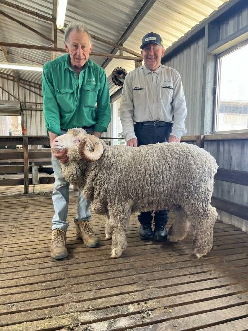 Pomanara Merino stud prinicpal, Geoff Rayner and top-priced ram purchaser, Greg Laughton, Braeside, Hill End, with the top priced ram, tag Y7, who sold for $2600. Picture supplied. 