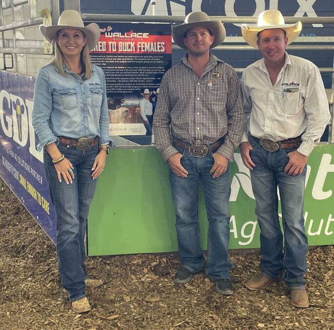 Jaz and Peter Wallace with volume buyer, Colin Fry, PF7 Bucking Bulls. Picture supplied by Gavin Tickle