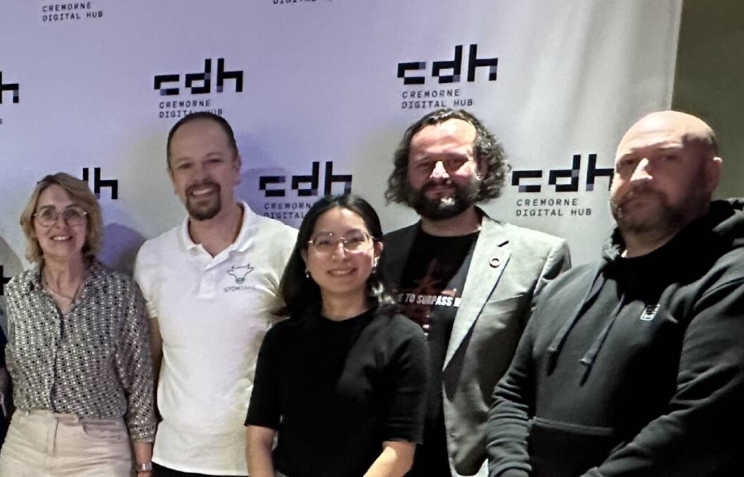 The Startup Network chief executive officer, Vicki Stirling with Stoktake's Dr Phillip Zada and judge Maxie Juang of SproutX, ELIoT Energy's David Hauser and Paul Grimes of OK200 Software and Apps. Photo supplied.