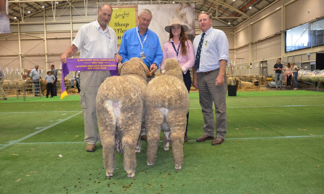 Ken Wolf, David Zouch and Avalon McGrath from Hollow Mount stud with their winning pair and NSW Stud Merino Breeders' Justin Campbell.