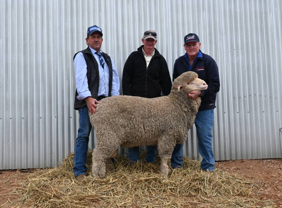 With the top price ram at the 38th annual Darriwell Merino and Poll Merino stud are Jason Hartin, Schute Bell, Narromine, John Lenehan, Arajoel, Galore, and Russel Jones, Darriwell, Trundle. 