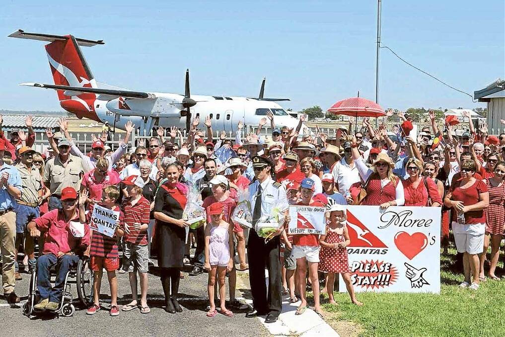 Moree locals welcome Qantas crew.