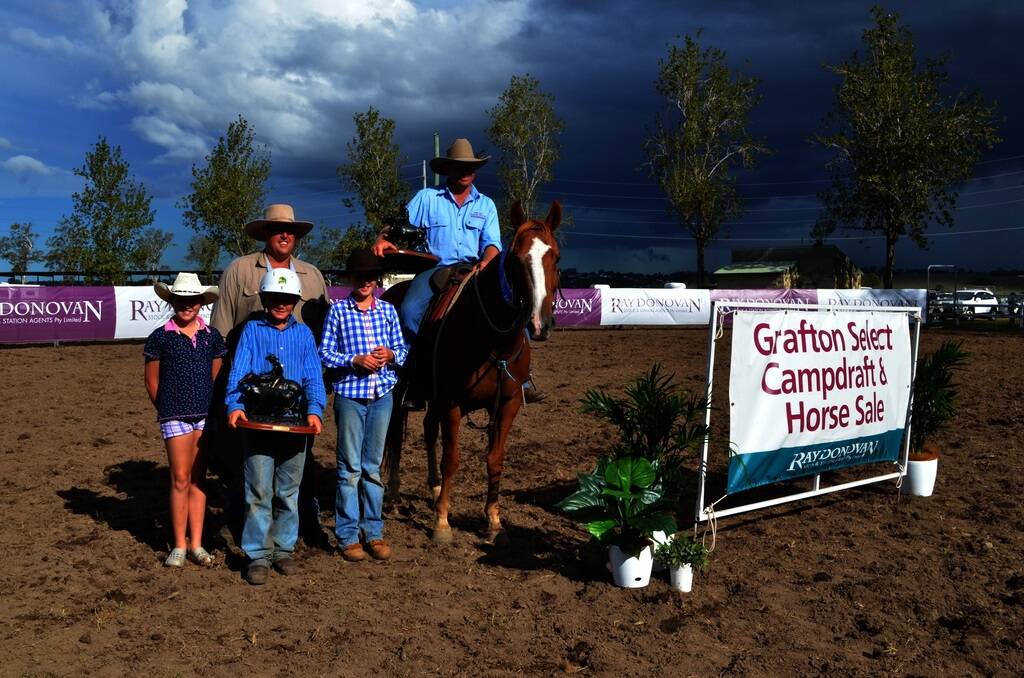 Winner of the Grafton select campdraft Rodney McKinnon, Narrabri, on Rolley, owned by Mathew Cribb, Inverell, with Mr Cribb’s children Georgie and Piper, and Dylan McKinnon (holding trophy).
